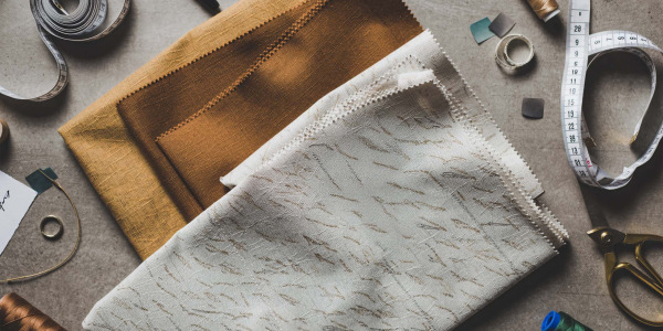 Cosa sono i tessuti firmati e perché vale la pena investirci – una guida completa