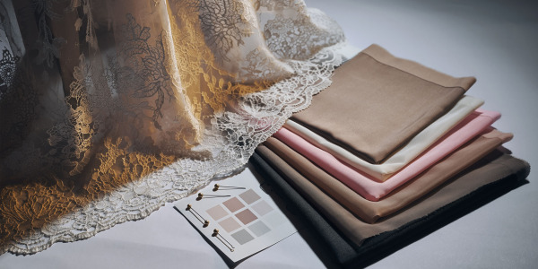 La fodera perfetta per un vestito di pizzo: come scegliere colore e tessuto